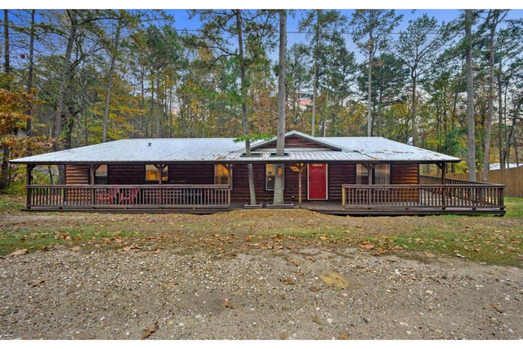 McIntyre Moonlit Mountain Cabins LLC - Broken Bow, OK