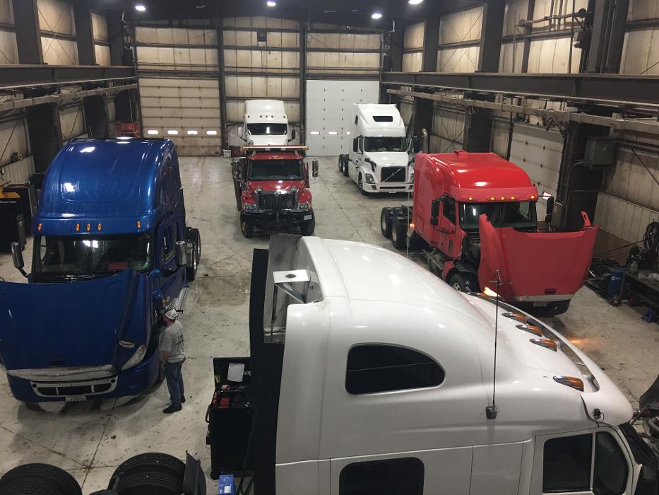 Decker 24 Hour Truck & Trailer, Inc. - Belvidere, IL