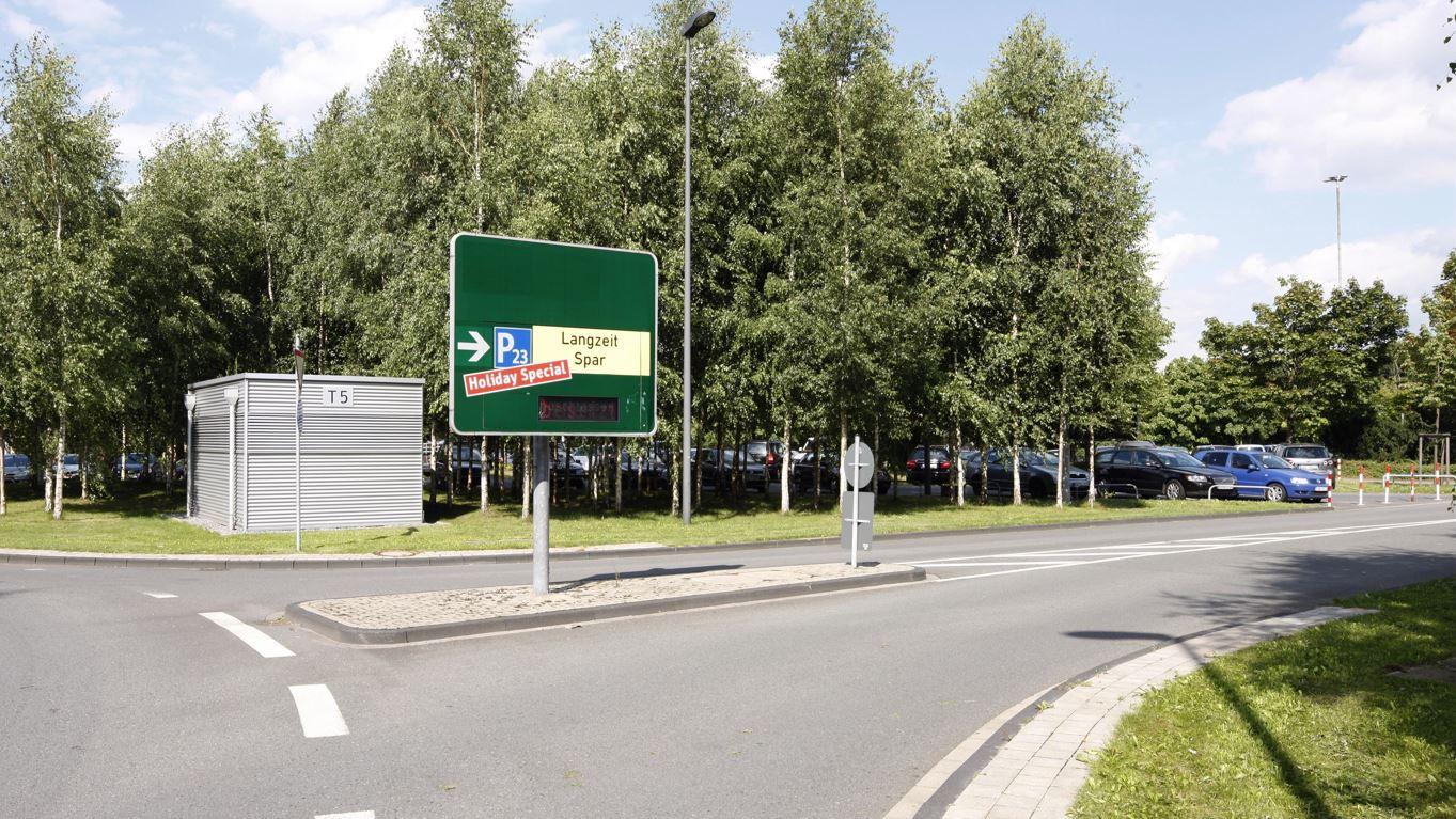 Parkplatz P23 Flughafen Düsseldorf, Kalkumer Straße in Düsseldorf