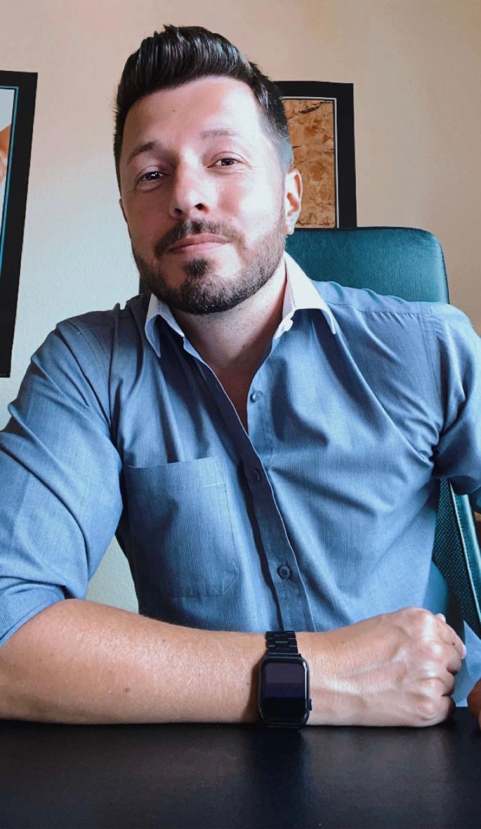 ERGO Versicherung Marlon Parker, Obere Lichtenplatzer Straße in Wuppertal