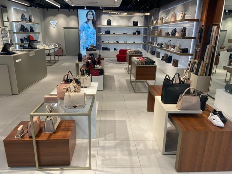 GUESS ACCESSORIES, Kasernenstraße in Himmelreich