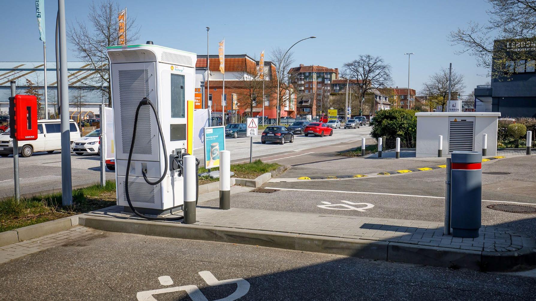 Shell Recharge Charging Station, Cuxhavener Str. in Hamburg