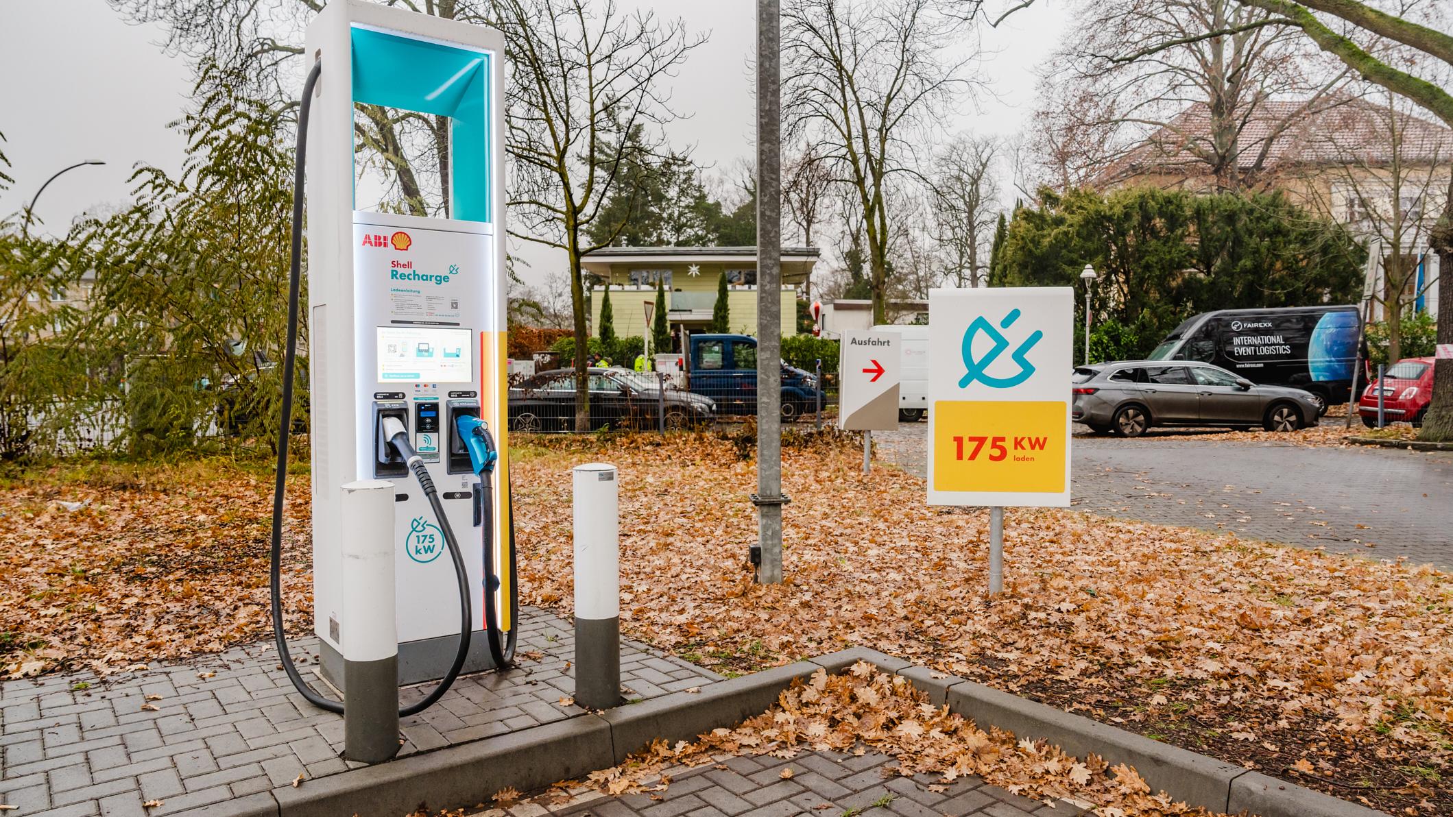 Shell Recharge Charging Station, Königsberger Straße in Berlin