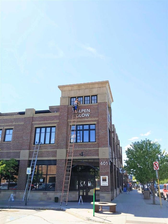 full-service window cleaning  https://www.masterwindowcleaninginc.com/