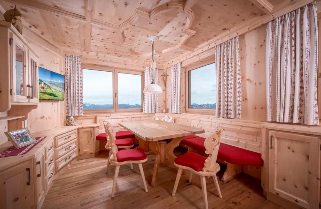 Der Hofer GmbH, Pass-Thurn-Straße in Oberndorf in Tirol