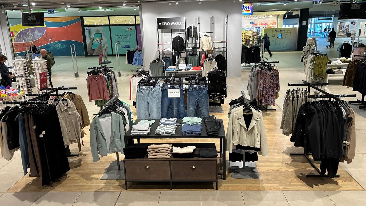 AWG Mode Center Elsterwerda, Lauchhammer Straße in Elsterwerda