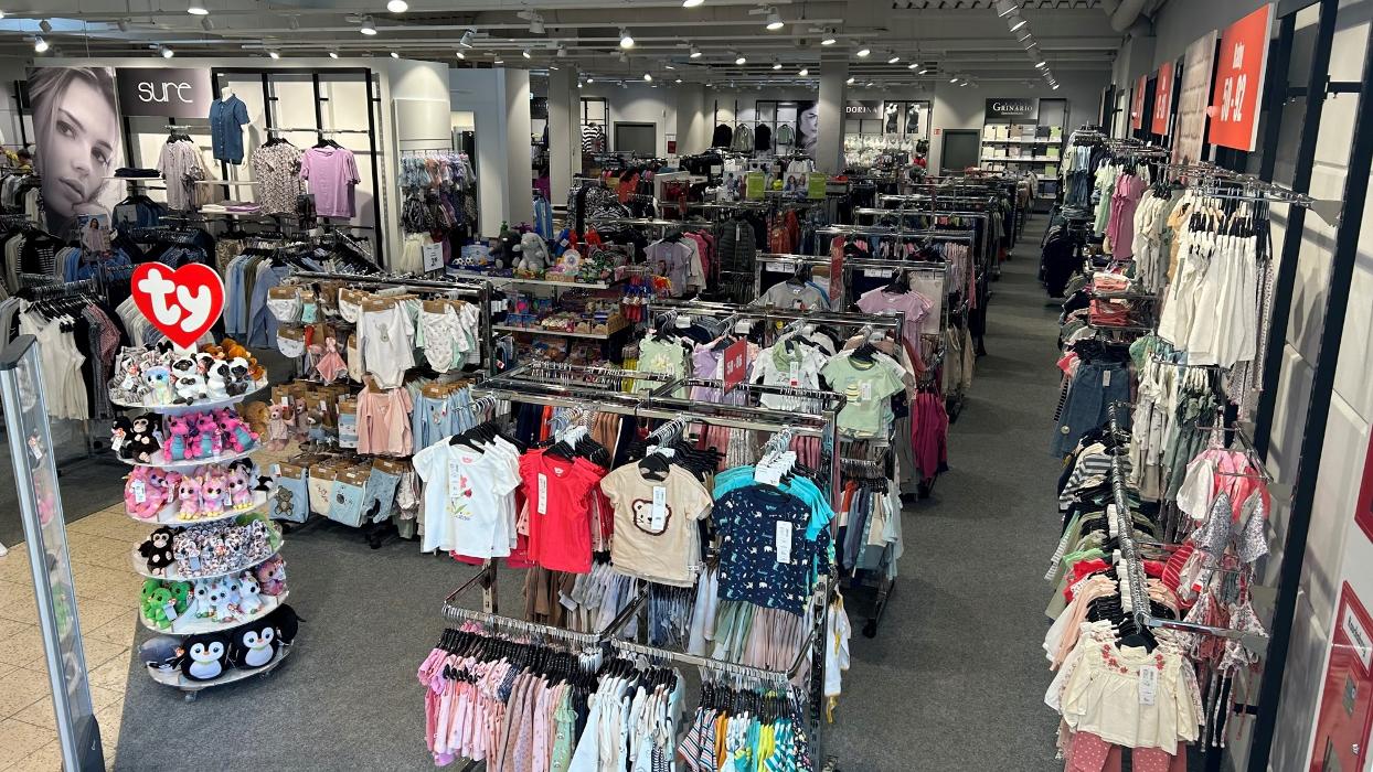 AWG Mode Center Ammern, Am langen Rasen in Ammern