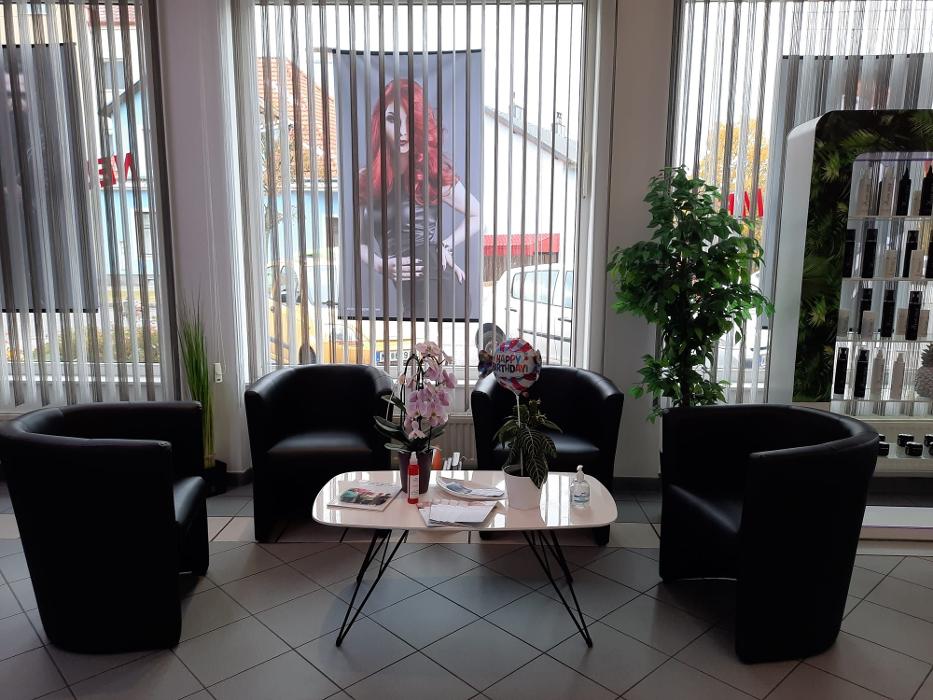 Amoi Schneid´n, Hauptstraße in Felixdorf