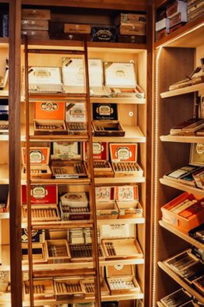 Executive Cigar Shop & Lounge - Sanford, FL