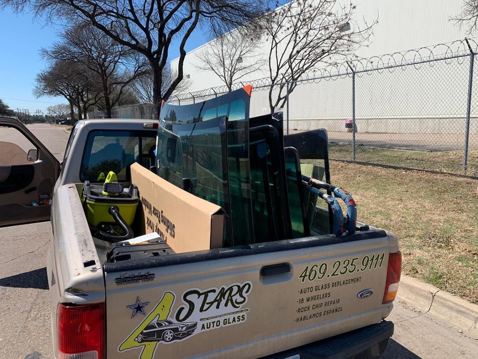 mobile auto glass shop https://4starsautoglass.business.site/