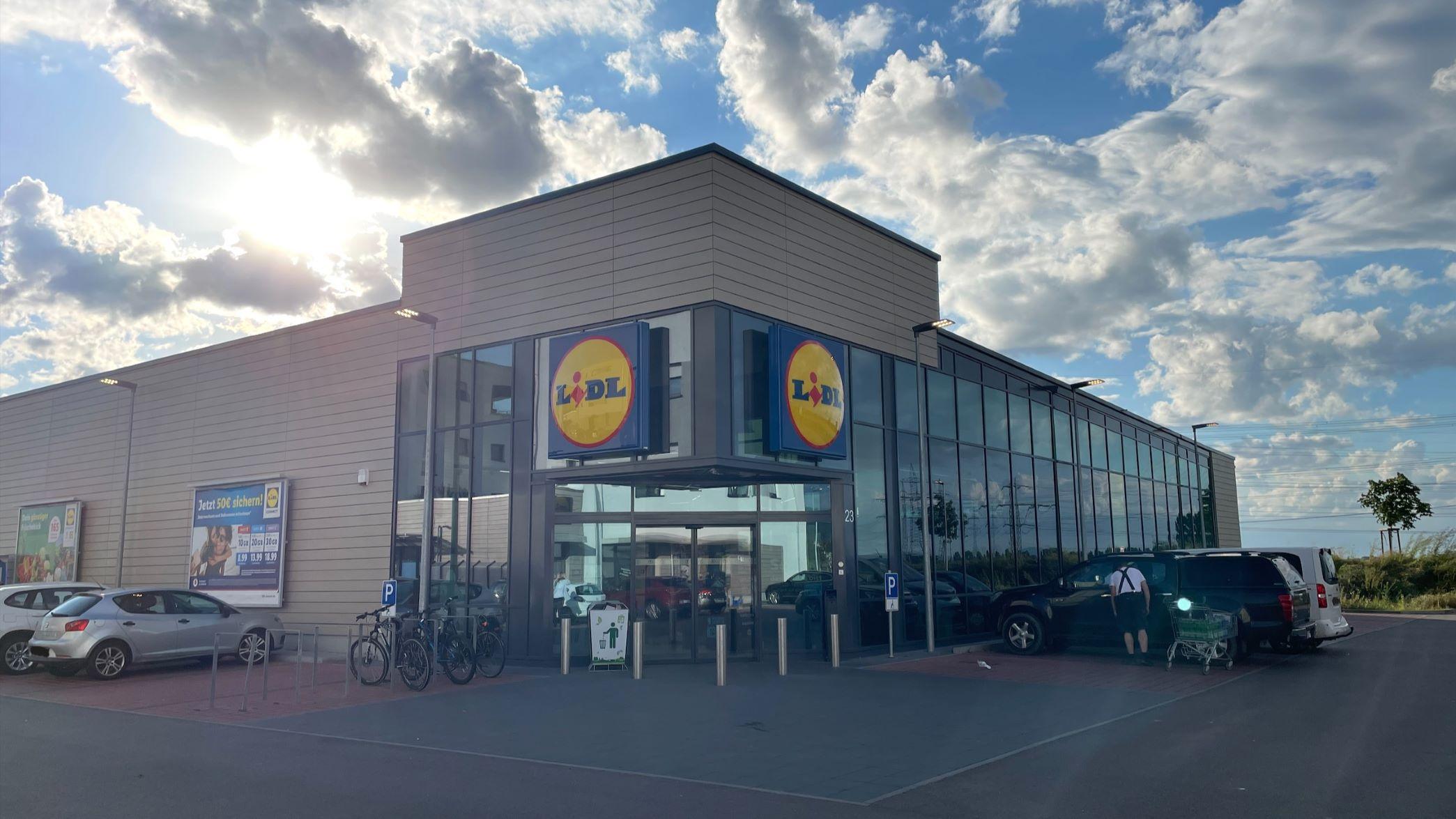 Lidl, Mitten im Feld in Heddesheim