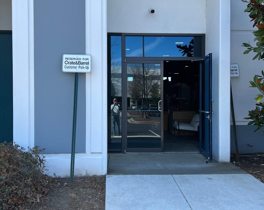 Crate & Barrel Warehouse