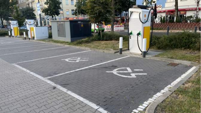 Shell Recharge Charging Station, Konrad-Wolf-Straße in Berlin