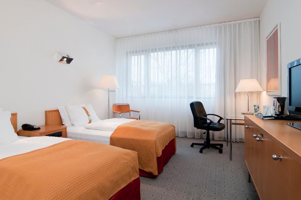 Holiday Inn Berlin City West Berlin Rohrdamm 80 Offnungszeiten Angebote