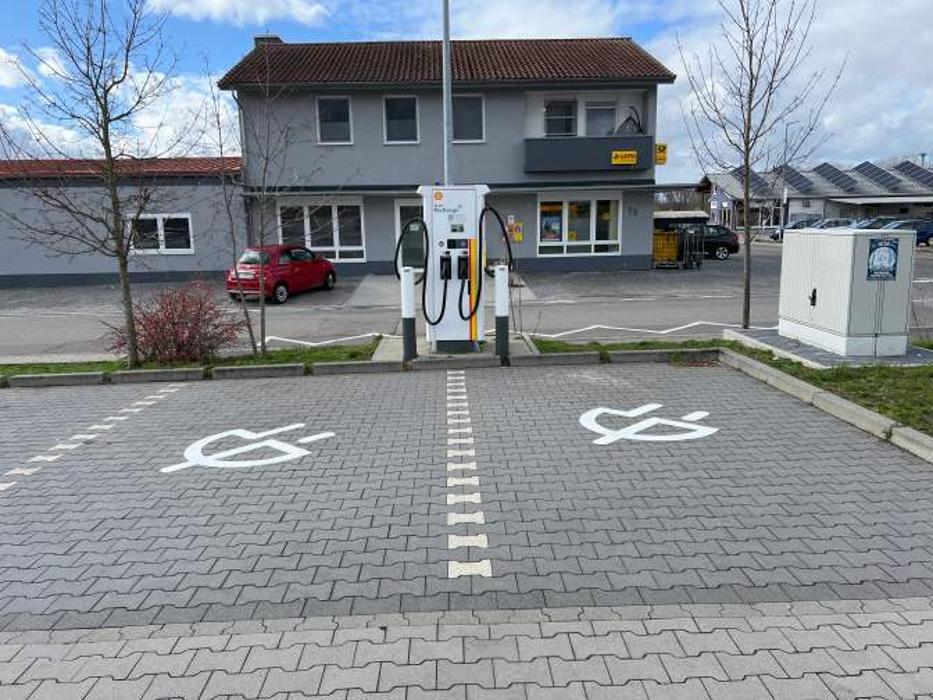 Shell Recharge Charging Station, Weiherweg in Oberhausen-Rheinhausen