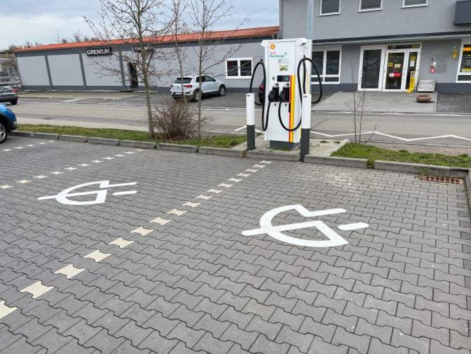 Shell Recharge Charging Station, Weiherweg in Oberhausen-Rheinhausen