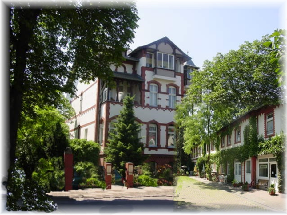 Bild zu ApartHotel Landhaus Lichterfelde mit Remise anno 1895 in Berlin Bild zu ApartHotel Landhaus Lichterfelde mit Remise anno 1895 in Berlin