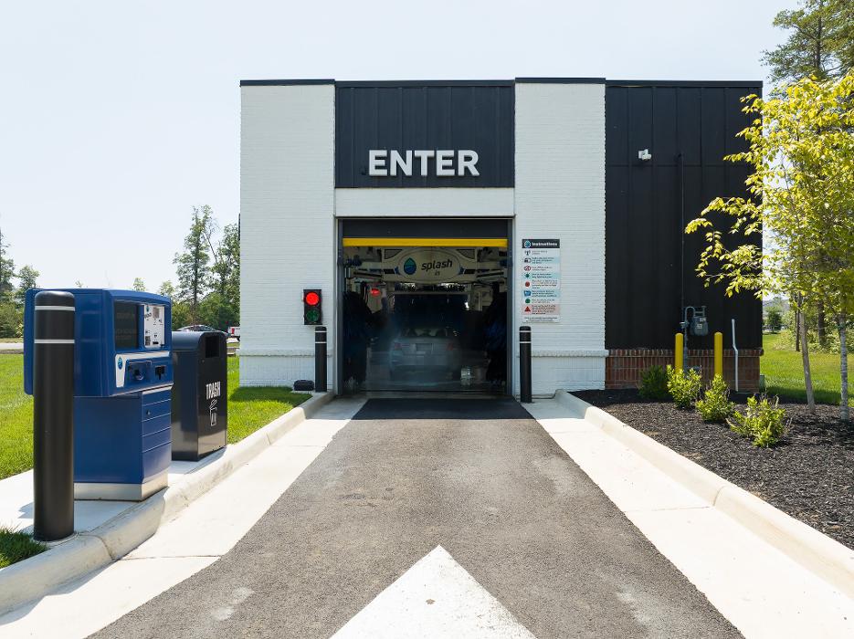 Get a car wash at Splash In located at 24755 Gum Spring Rd, Chantilly, VA! Don’t forget to grab some food inside at our café!