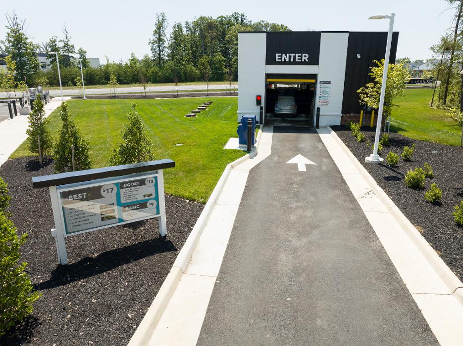 Get a car wash at Splash In located at 24755 Gum Spring Rd, Chantilly, VA! Don’t forget to grab some food inside at our café!