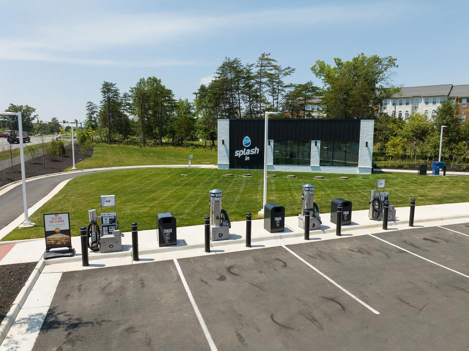 Get a car wash at Splash In located at 24755 Gum Spring Rd, Chantilly, VA! Don’t forget to grab some food inside at our café!