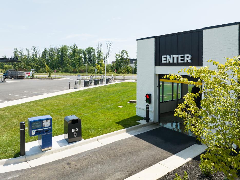 You can trust Splash In to get your car extra shiny and clean.