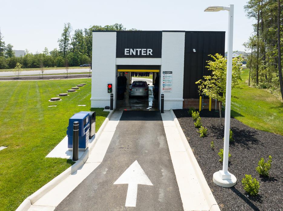 Get a car wash at Splash In located at 24755 Gum Spring Rd, Chantilly, VA! Don’t forget to grab some food inside at our café!