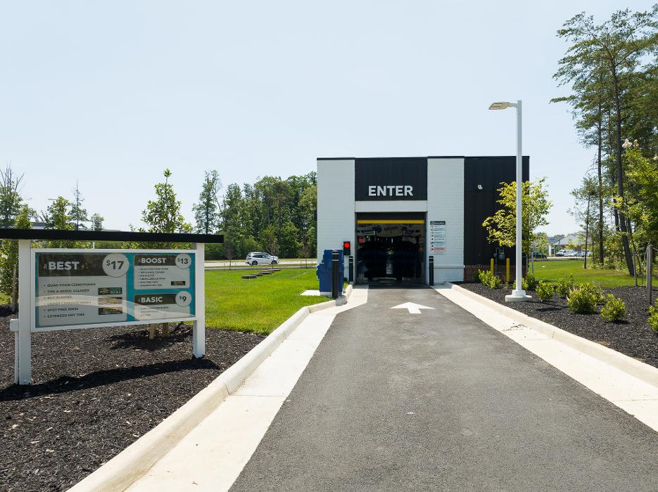 Get a car wash at Splash In located at 24755 Gum Spring Rd, Chantilly, VA! Don’t forget to grab some food inside at our café!