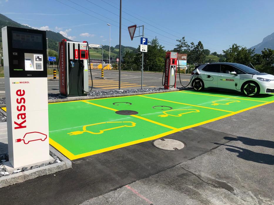 Migrol Service mit Shell-Treibstoff, Staatsstrasse in Trübbach