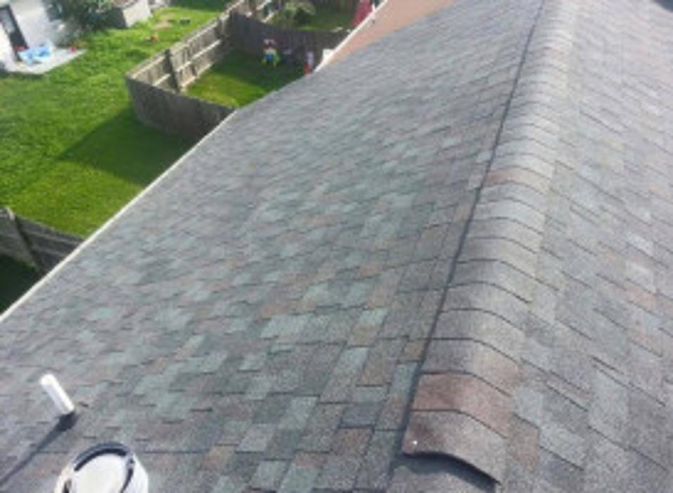 Henry Tharp's Roofing Image