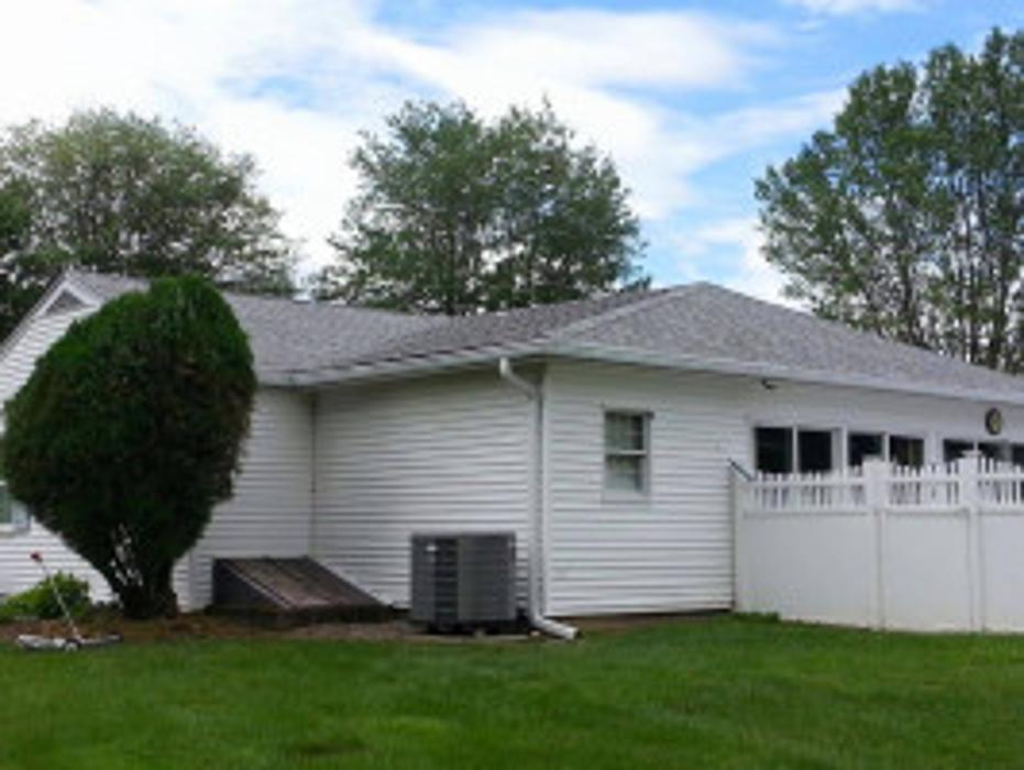 Henry Tharp's Roofing Image