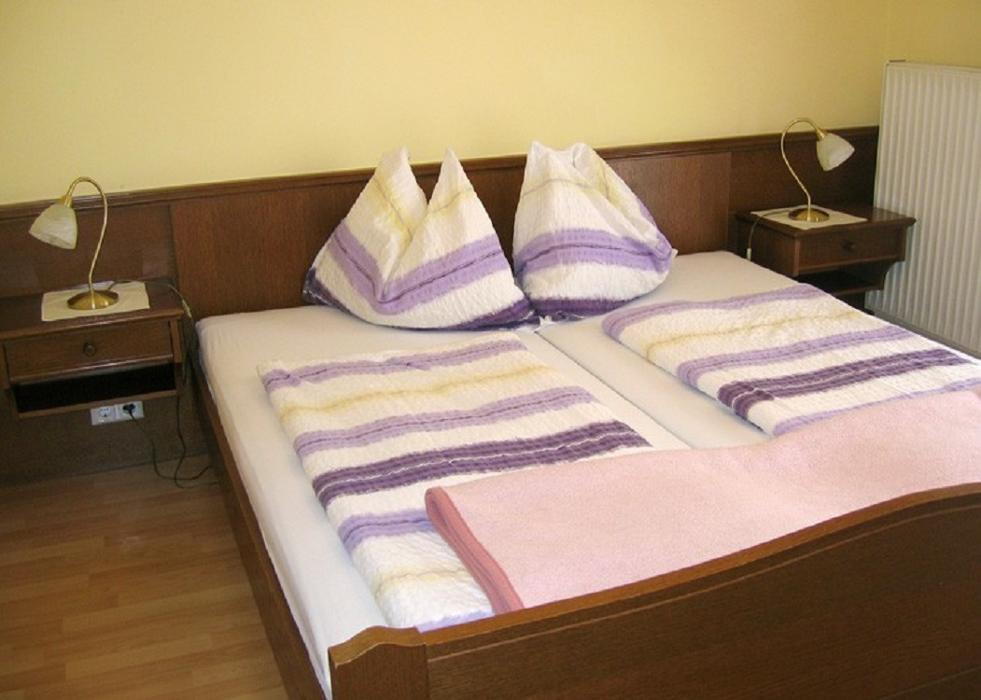 Frühstückspension und Ferienwohnungen Eigner, Rosenweg in Bodensdorf