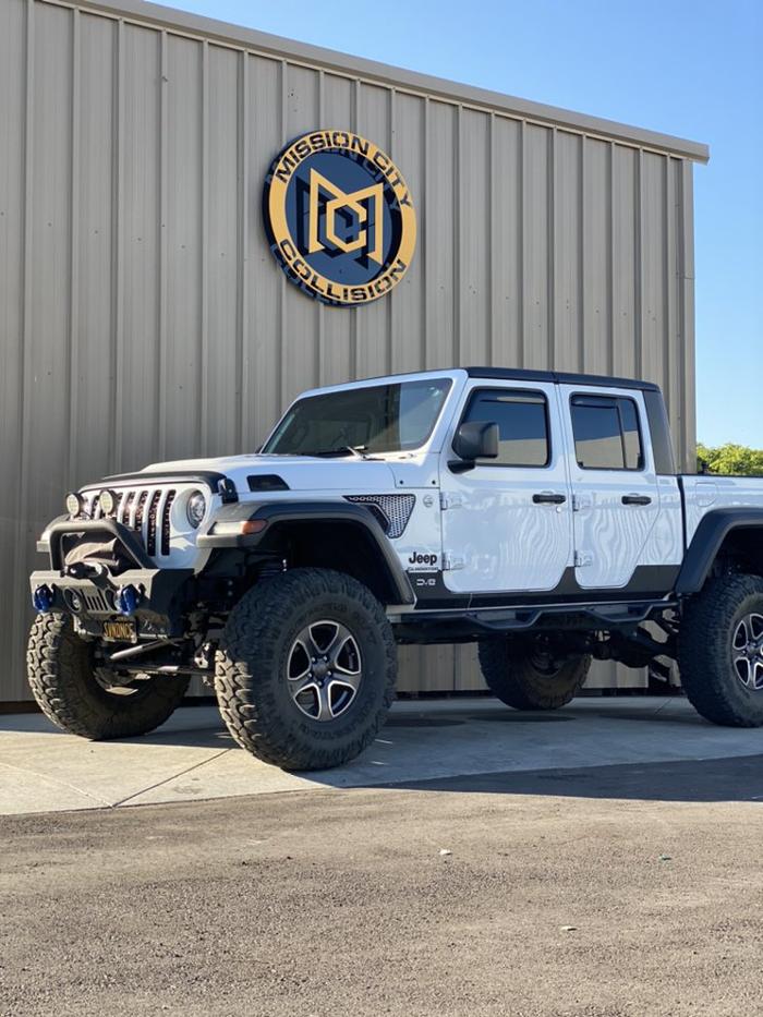 Mission City Collision - San Fernando, CA
