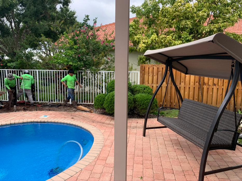 Central Lawn Maintenance - Fort Lauderdale, FL