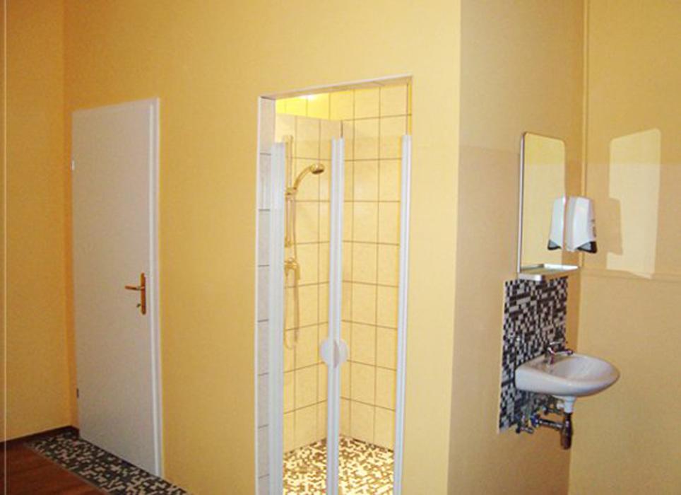 Laufhaus Zeltweg, Bahnzeile in Neuzeltweg