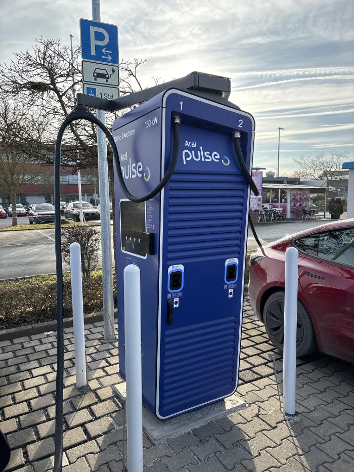 Aral pulse Ladestation, Lütticher Straße in Düsseldorf