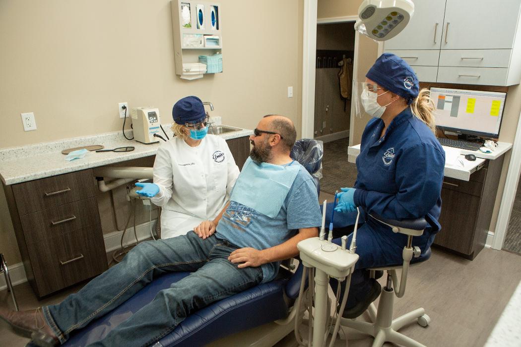 Smiles on the Boulevard Image