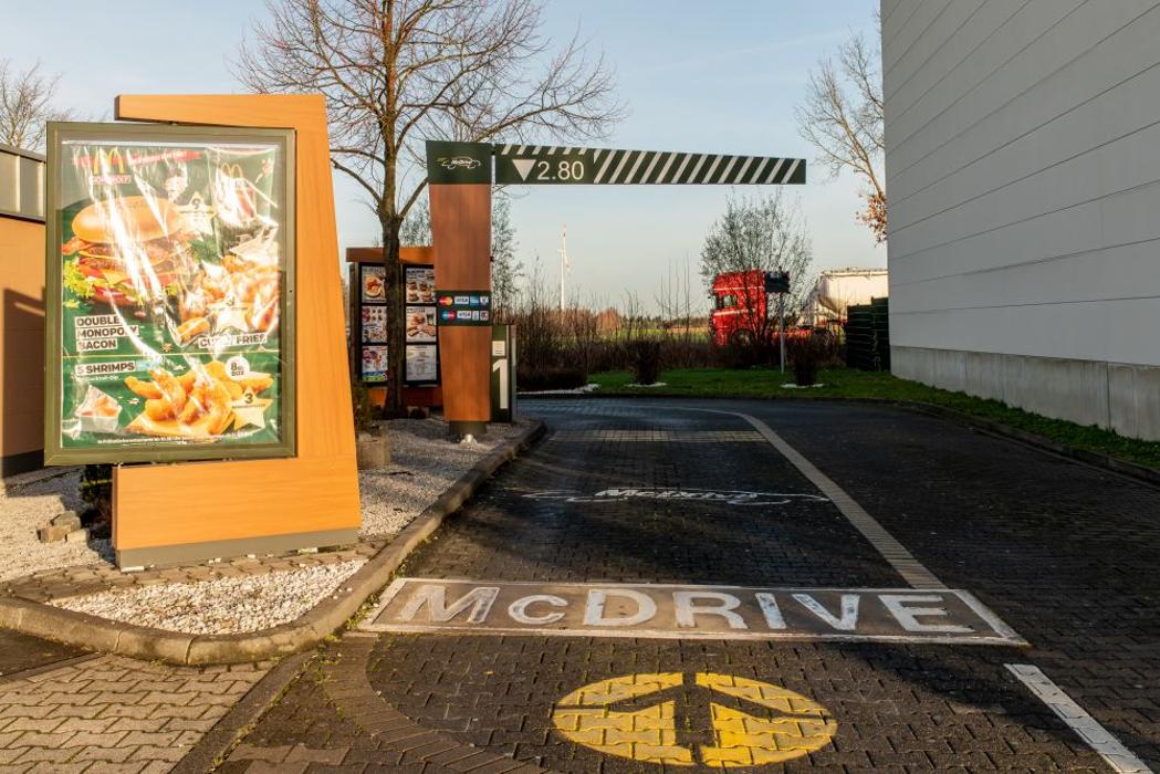 McDonald's, F. W.-Raiffeisen-Straße in Übach-Palenberg