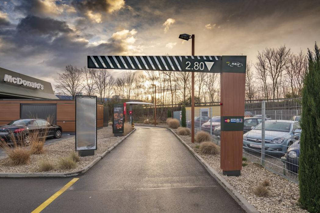 McDonald's, Hoeber-und-Mandelbaum-Straße in Oberhausen-Rheinhausen