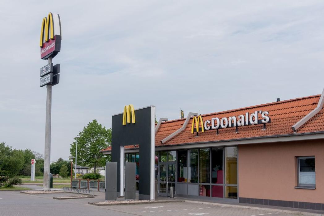 McDonald's, Am Stremsgraben in Schönebeck (Elbe)