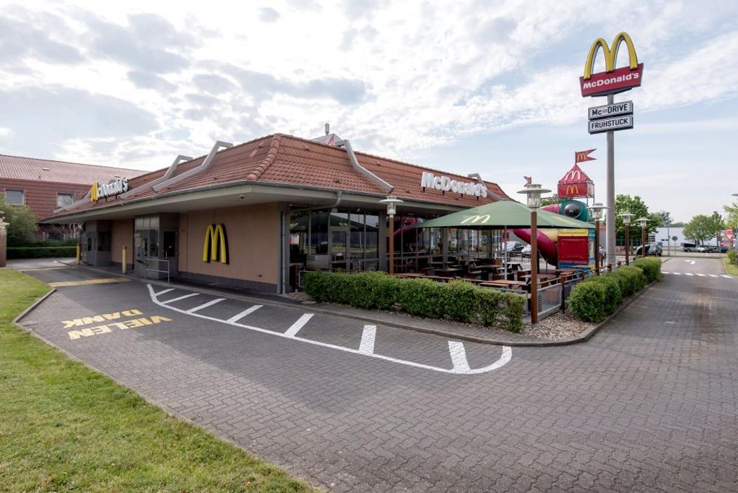 McDonald's, Am Stremsgraben in Schönebeck (Elbe)