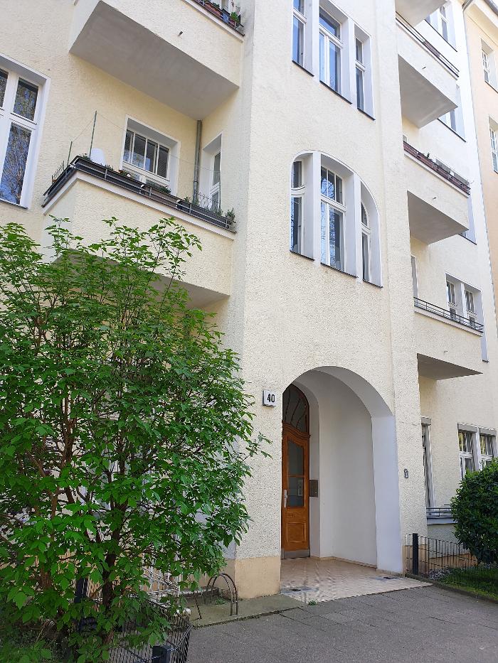 Mirija de Pauke -Hut Couture-, Barbarossastraße in Berlin