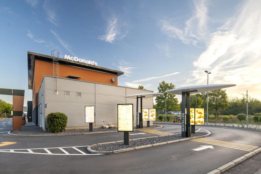 McDonald's, Am Kronberger Hang in Schwalbach am Taunus