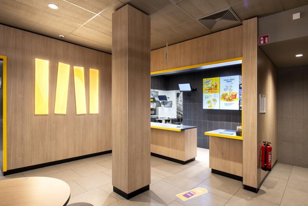 McDonald's, Am Kronberger Hang in Schwalbach am Taunus