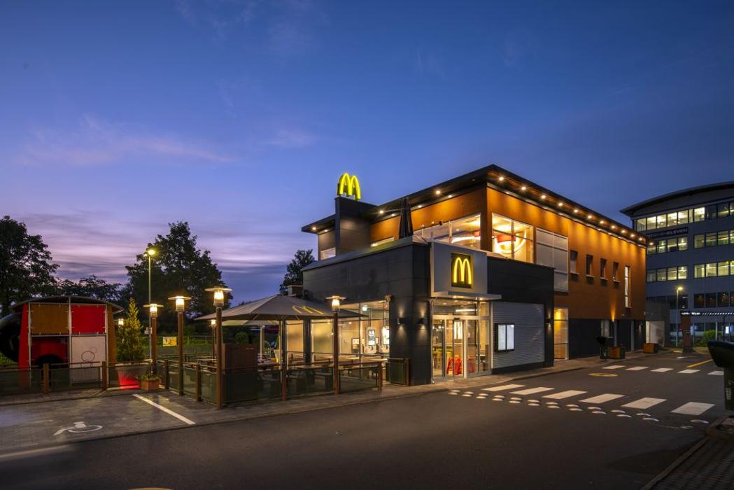 McDonald's, Am Kronberger Hang in Schwalbach am Taunus
