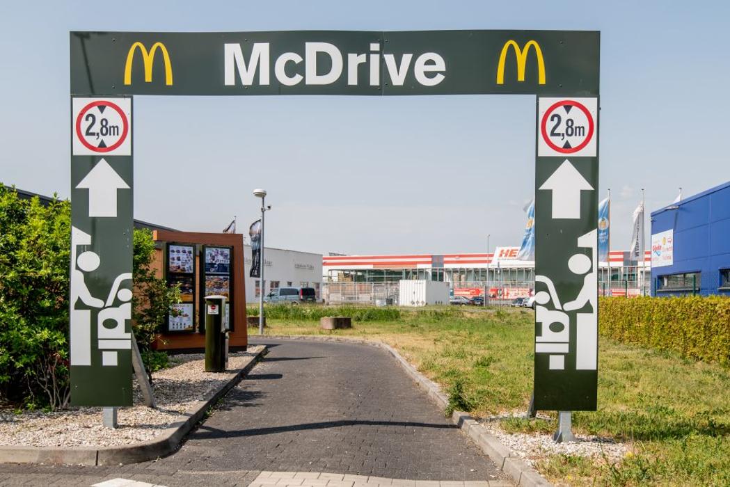 McDonald's, Dr.-Helmut-Schreyer-Straße in Delitzsch