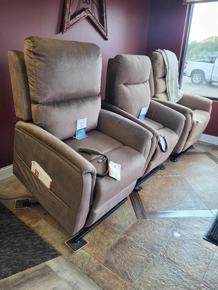 Davis Home Furnishings & Flooring Image