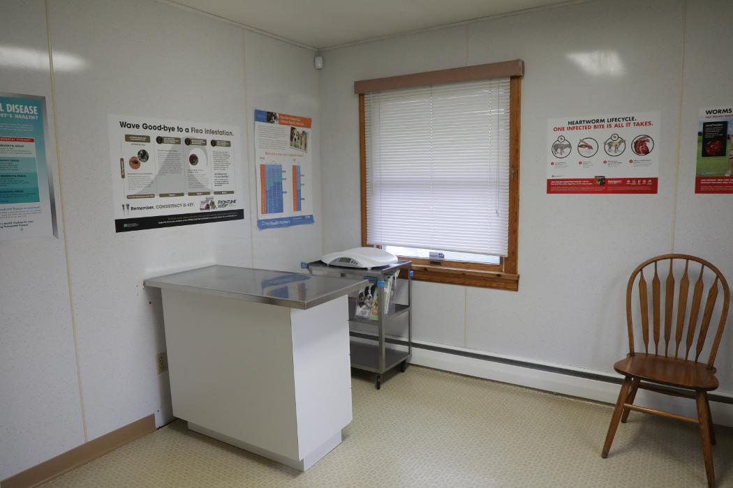 Chestnut Ridge Animal Clinic Logo