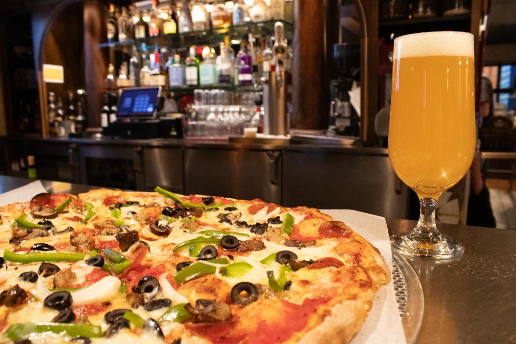 Pedro's Pizza Lounge - Hudson, WI