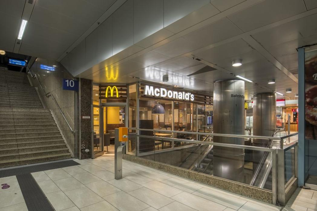McDonald's, Konrad-Adenauer-Platz in Düsseldorf