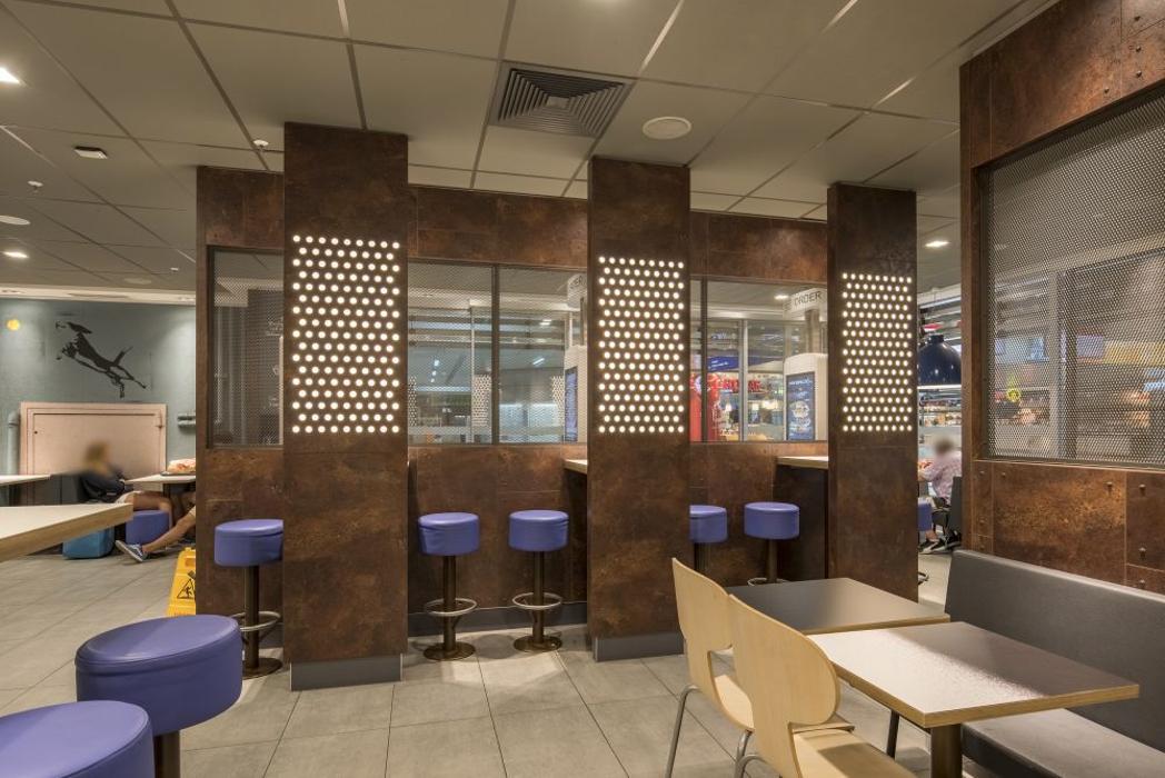 McDonald's, Konrad-Adenauer-Platz in Düsseldorf